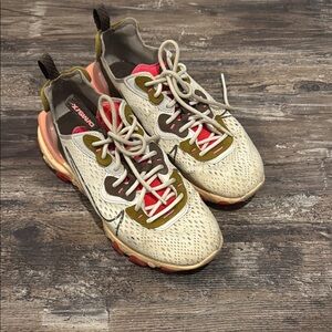 Nike Air Max Sneakers in Cream and Pink